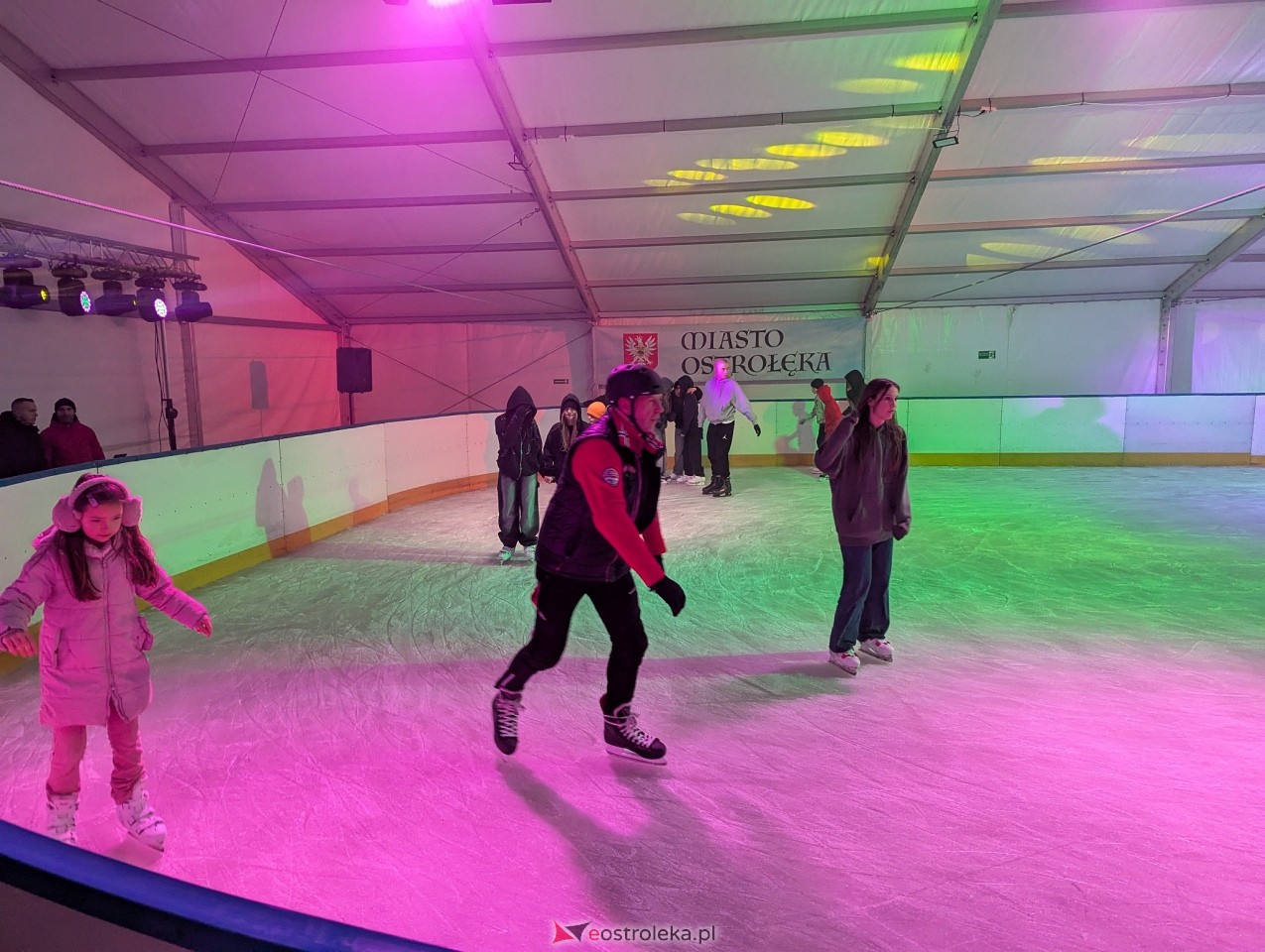 Lodowisko w Ostrołęce [10.01.2025] - zdjęcie #6 - eOstroleka.pl