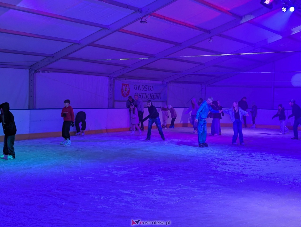 Lodowisko w Ostrołęce [10.01.2025] - zdjęcie #3 - eOstroleka.pl