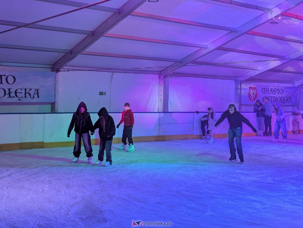 Lodowisko w Ostrołęce [10.01.2025] - zdjęcie #2 - eOstroleka.pl