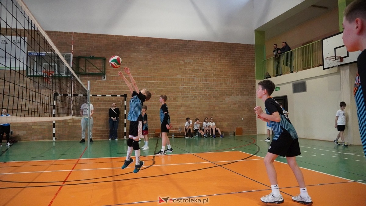 Turniej siatkarski UKS Olimp Ostrołęka [11.01.2025] - zdjęcie #105 - eOstroleka.pl
