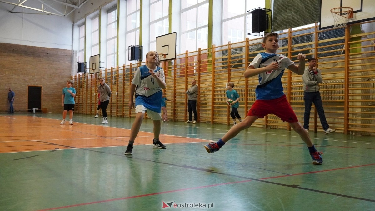 Turniej siatkarski UKS Olimp Ostrołęka [11.01.2025] - zdjęcie #49 - eOstroleka.pl