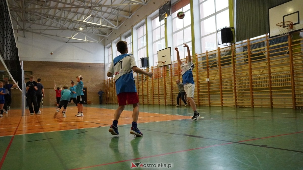 Turniej siatkarski UKS Olimp Ostrołęka [11.01.2025] - zdjęcie #45 - eOstroleka.pl