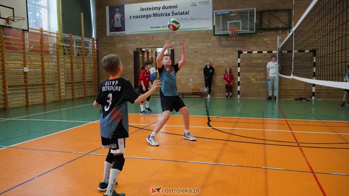 Turniej siatkarski UKS Olimp Ostrołęka [11.01.2025] - zdjęcie #37 - eOstroleka.pl