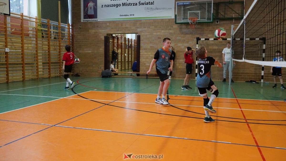 Turniej siatkarski UKS Olimp Ostrołęka [11.01.2025] - zdjęcie #35 - eOstroleka.pl