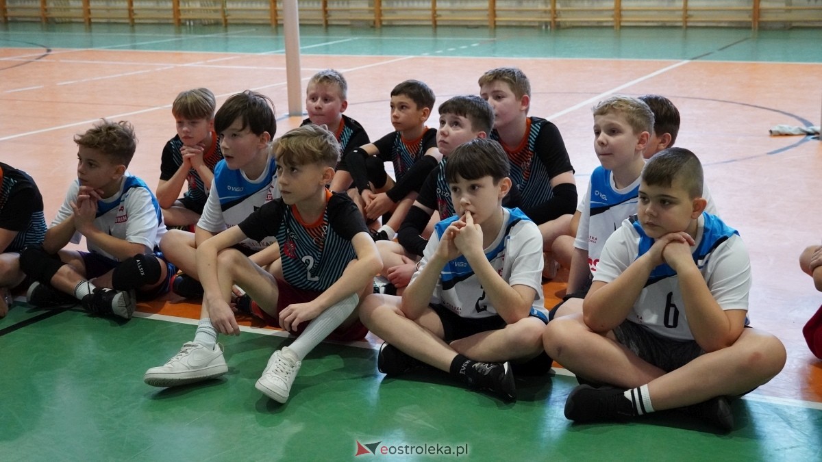 Turniej siatkarski UKS Olimp Ostrołęka [11.01.2025] - zdjęcie #27 - eOstroleka.pl