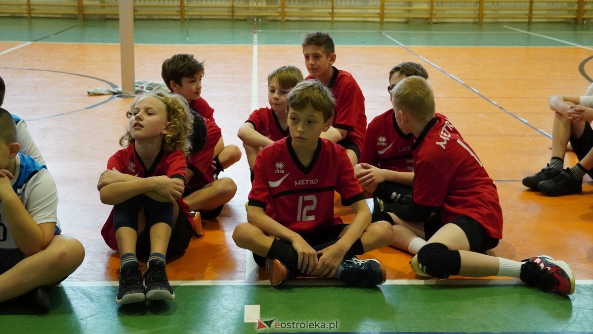 Turniej siatkarski UKS Olimp Ostrołęka [11.01.2025] - zdjęcie #25 - eOstroleka.pl