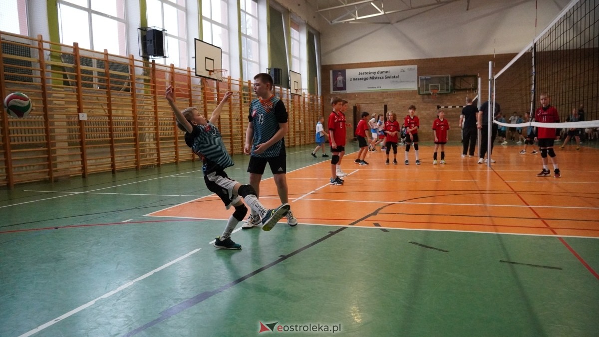 Turniej siatkarski UKS Olimp Ostrołęka [11.01.2025] - zdjęcie #17 - eOstroleka.pl