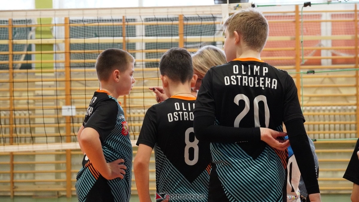Turniej siatkarski UKS Olimp Ostrołęka [11.01.2025] - zdjęcie #8 - eOstroleka.pl