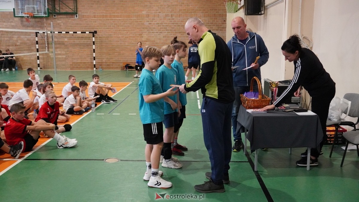 Turniej siatkarski UKS Olimp Ostrołęka [11.01.2025] - zdjęcie #136 - eOstroleka.pl