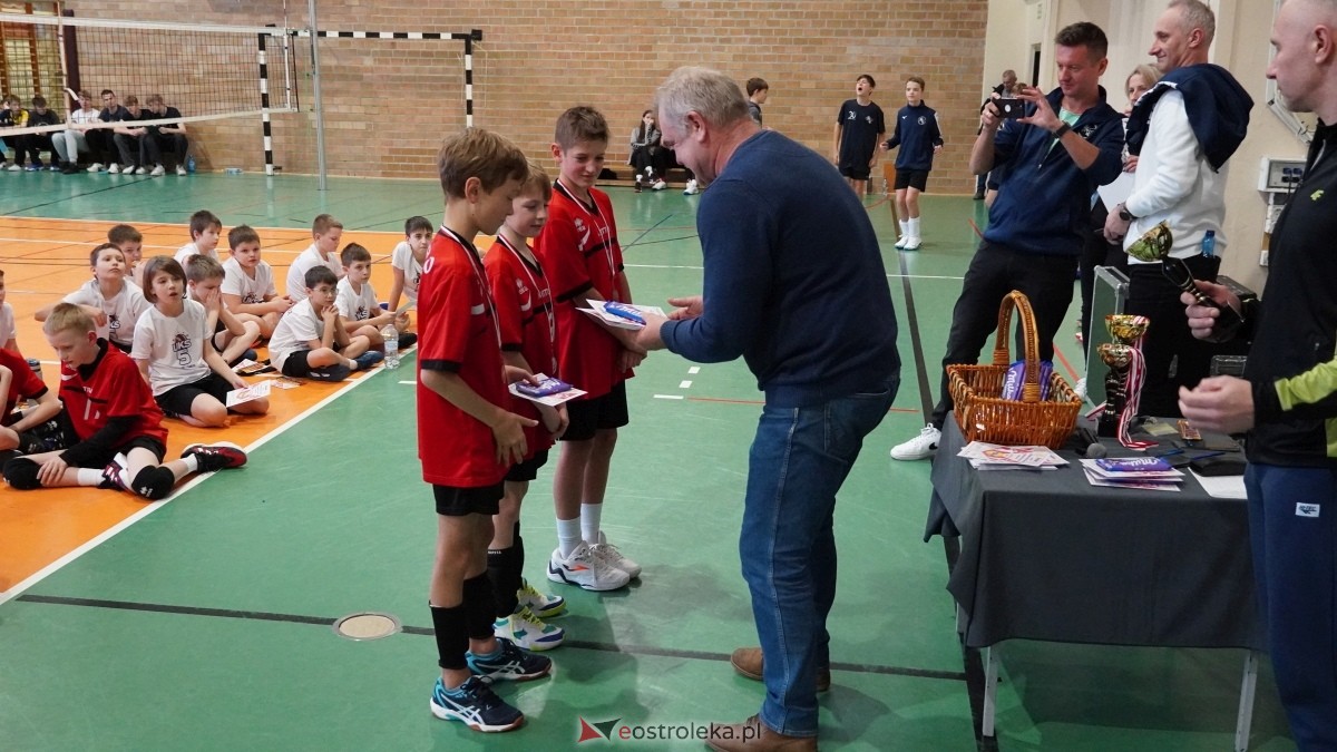 Turniej siatkarski UKS Olimp Ostrołęka [11.01.2025] - zdjęcie #104 - eOstroleka.pl