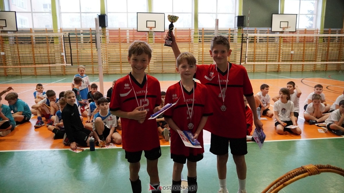 Turniej siatkarski UKS Olimp Ostrołęka [11.01.2025] - zdjęcie #98 - eOstroleka.pl