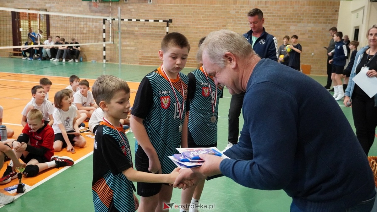 Turniej siatkarski UKS Olimp Ostrołęka [11.01.2025] - zdjęcie #80 - eOstroleka.pl