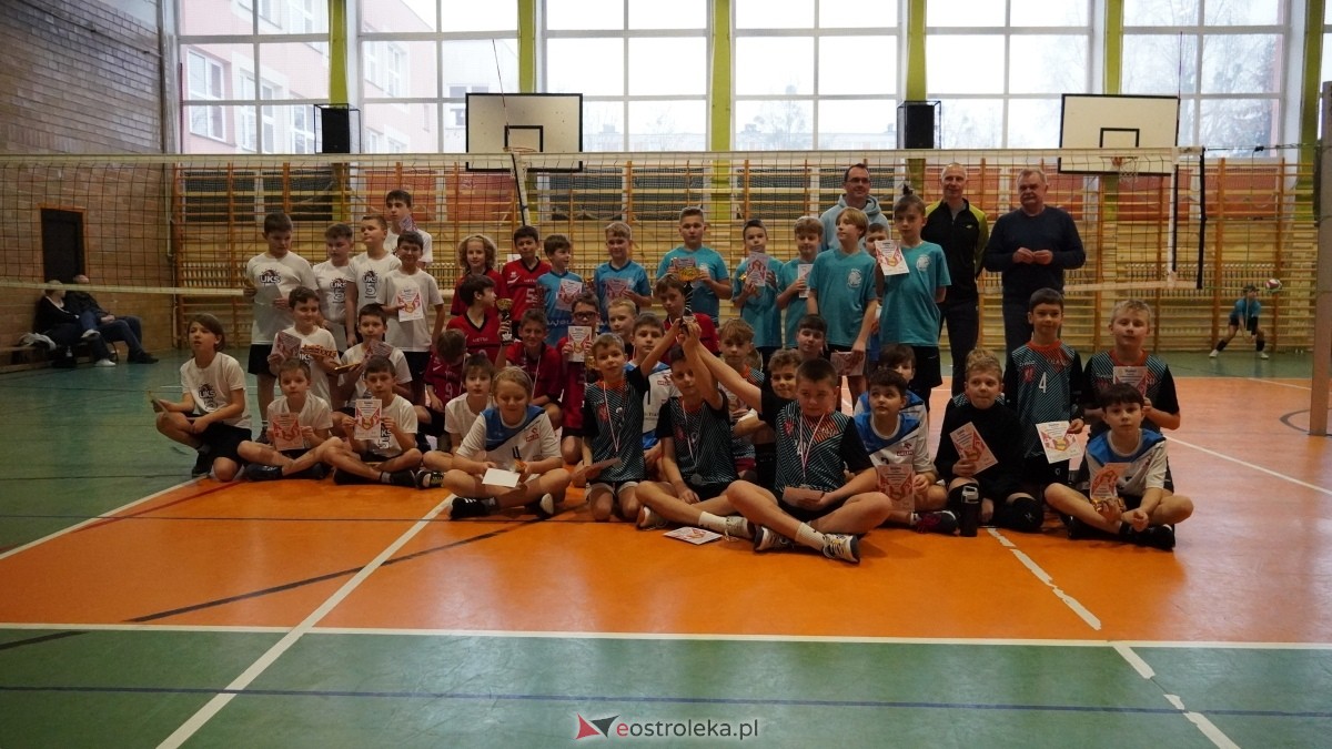 Turniej siatkarski UKS Olimp Ostrołęka [11.01.2025] - zdjęcie #42 - eOstroleka.pl