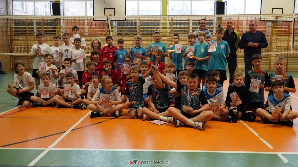 Turniej siatkarski UKS Olimp Ostrołęka [11.01.2025] - zdjęcie #40 - eOstroleka.pl