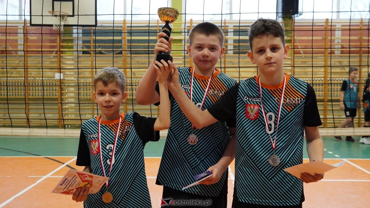 Turniej siatkarski UKS Olimp Ostrołęka [11.01.2025] - zdjęcie #34 - eOstroleka.pl