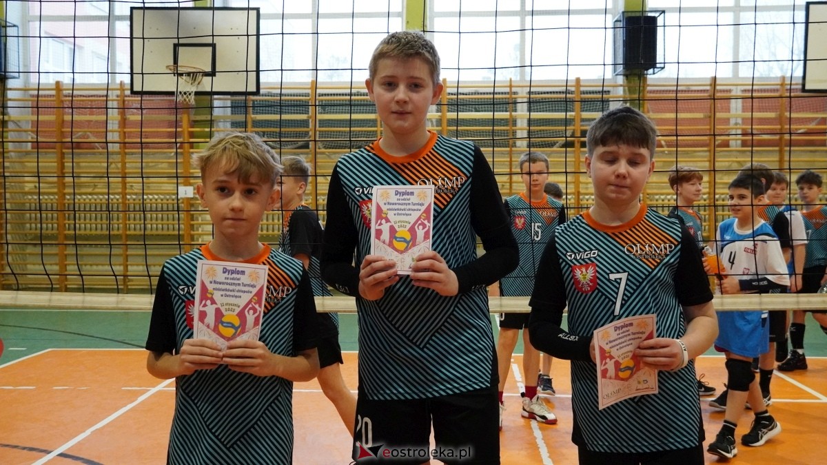 Turniej siatkarski UKS Olimp Ostrołęka [11.01.2025] - zdjęcie #32 - eOstroleka.pl