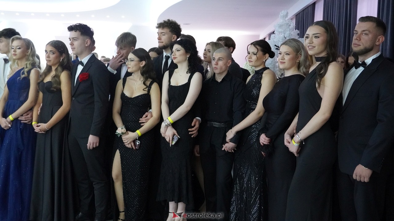 Studniówka II LO w Ostrołęce 2025 [11.02.2025] - zdjęcie #249 - eOstroleka.pl