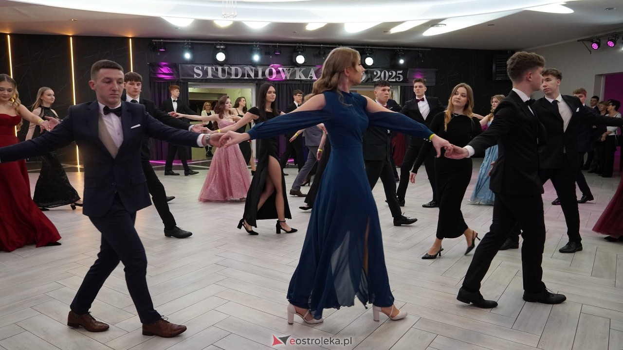 Studniówka II LO w Ostrołęce 2025 [11.02.2025] - zdjęcie #222 - eOstroleka.pl