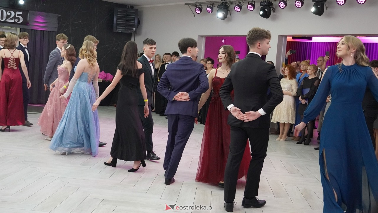 Studniówka II LO w Ostrołęce 2025 [11.02.2025] - zdjęcie #218 - eOstroleka.pl