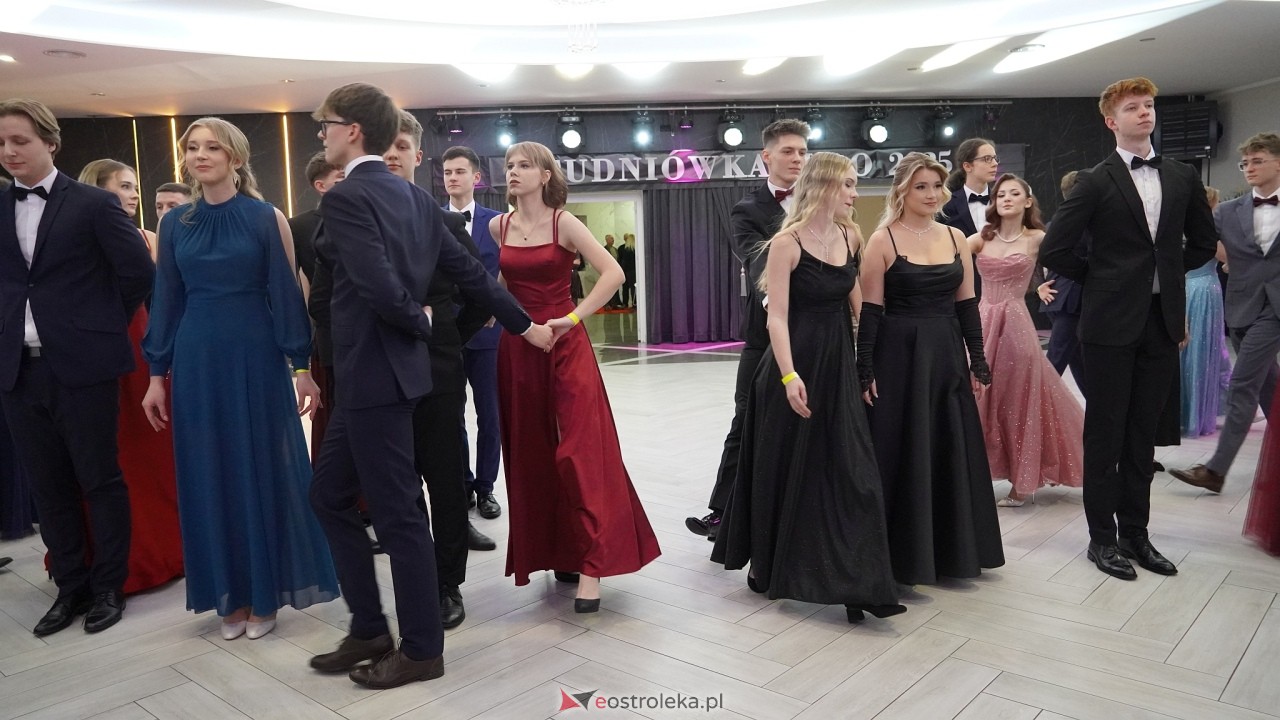 Studniówka II LO w Ostrołęce 2025 [11.02.2025] - zdjęcie #193 - eOstroleka.pl