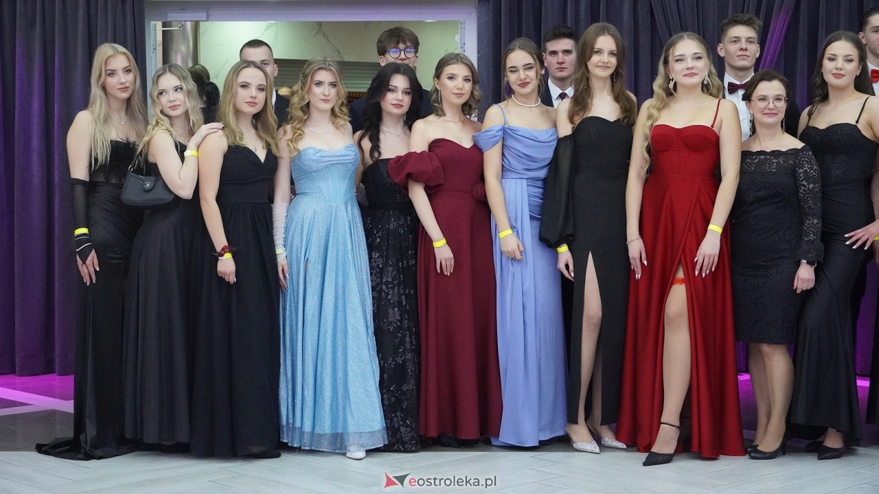 Studniówka II LO w Ostrołęce 2025 [11.02.2025] - zdjęcie #136 - eOstroleka.pl