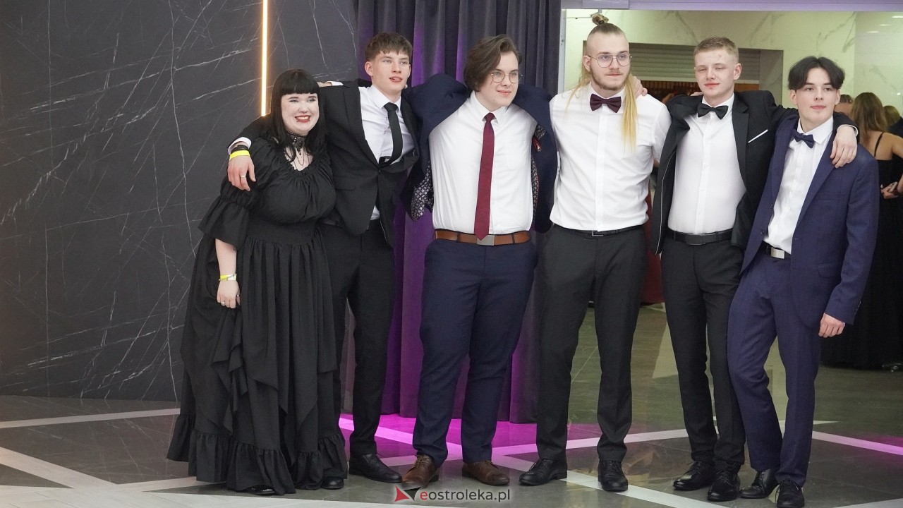 Studniówka II LO w Ostrołęce 2025 [11.02.2025] - zdjęcie #124 - eOstroleka.pl
