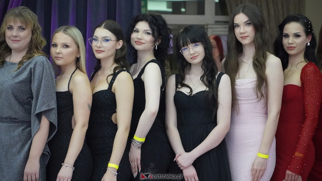 Studniówka II LO w Ostrołęce 2025 [11.02.2025] - zdjęcie #71 - eOstroleka.pl
