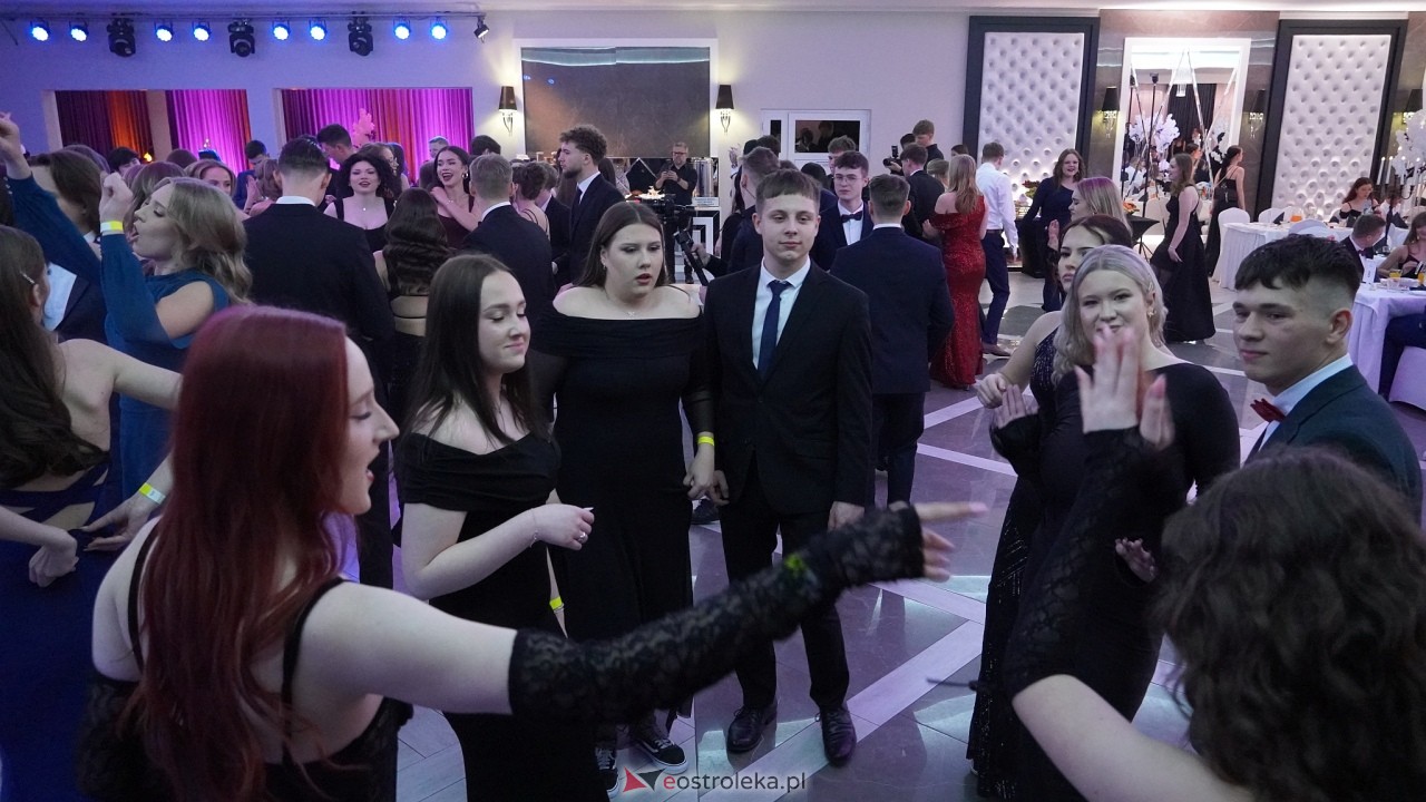 Studniówka II LO w Ostrołęce 2025 [11.02.2025] - zdjęcie #32 - eOstroleka.pl