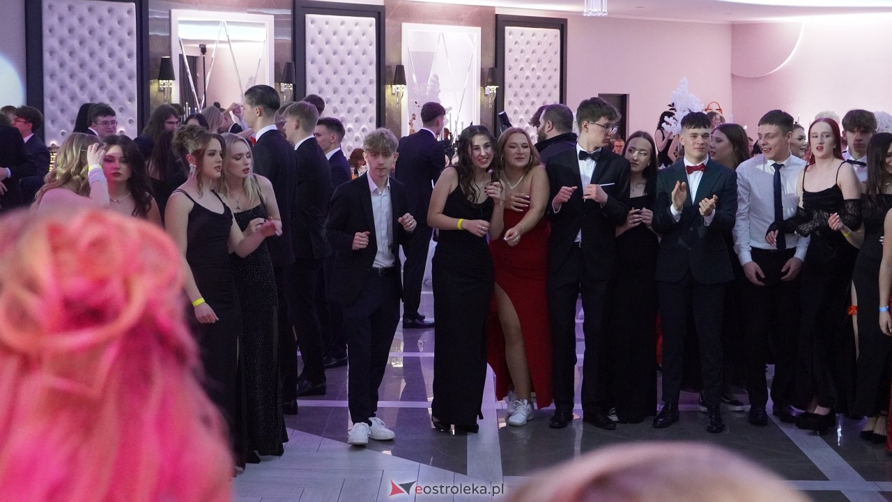 Studniówka II LO w Ostrołęce 2025 [11.02.2025] - zdjęcie #24 - eOstroleka.pl