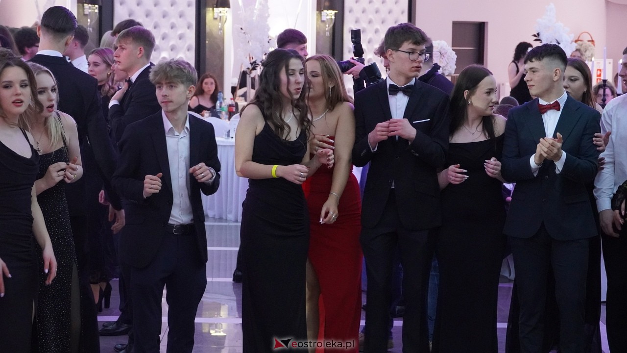 Studniówka II LO w Ostrołęce 2025 [11.02.2025] - zdjęcie #23 - eOstroleka.pl