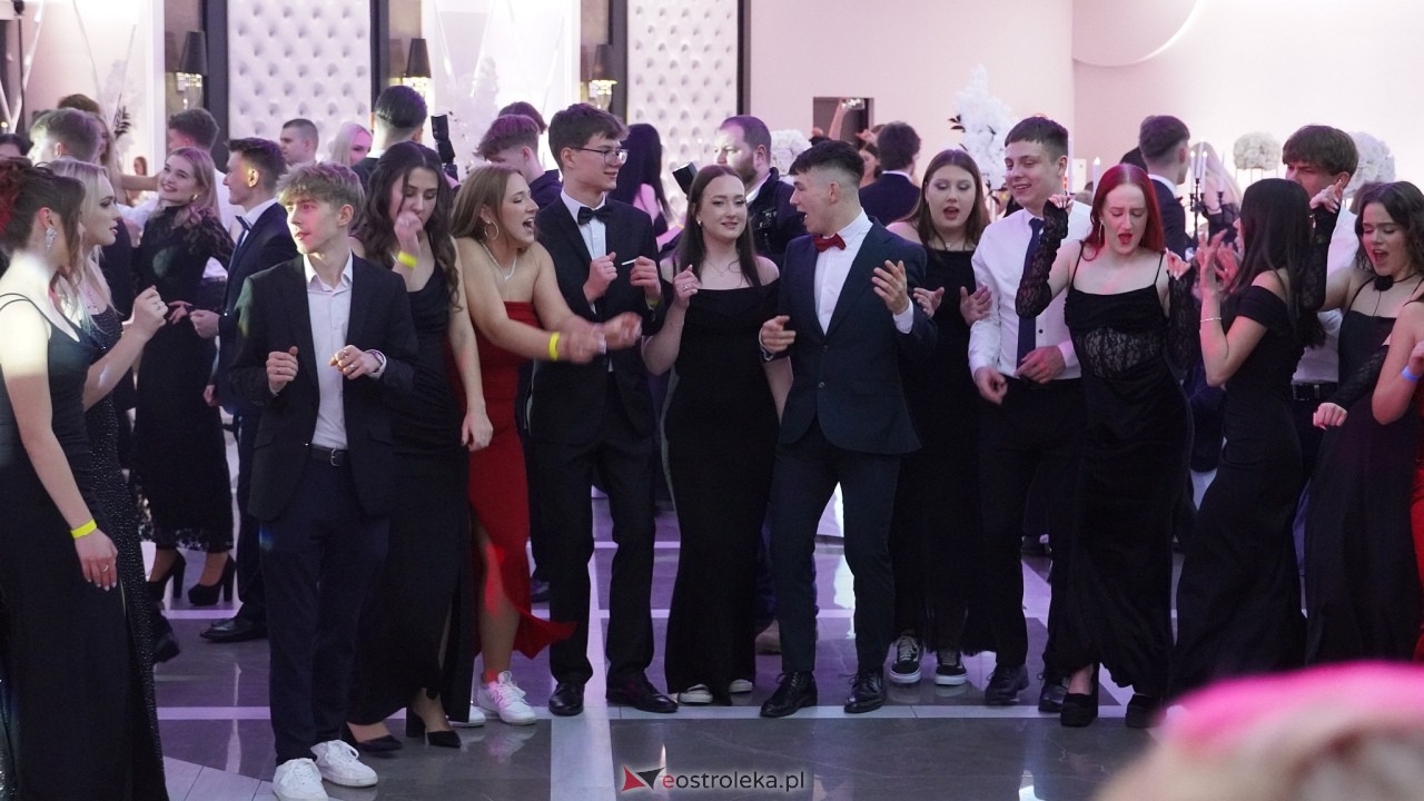 Studniówka II LO w Ostrołęce 2025 [11.02.2025] - zdjęcie #21 - eOstroleka.pl