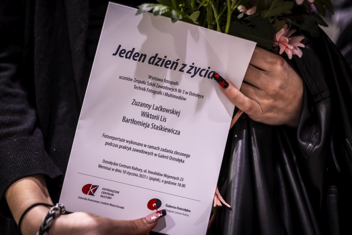 Wernisaż wystawy Jeden dzień z życia [10.01.2025] - zdjęcie #31 - eOstroleka.pl