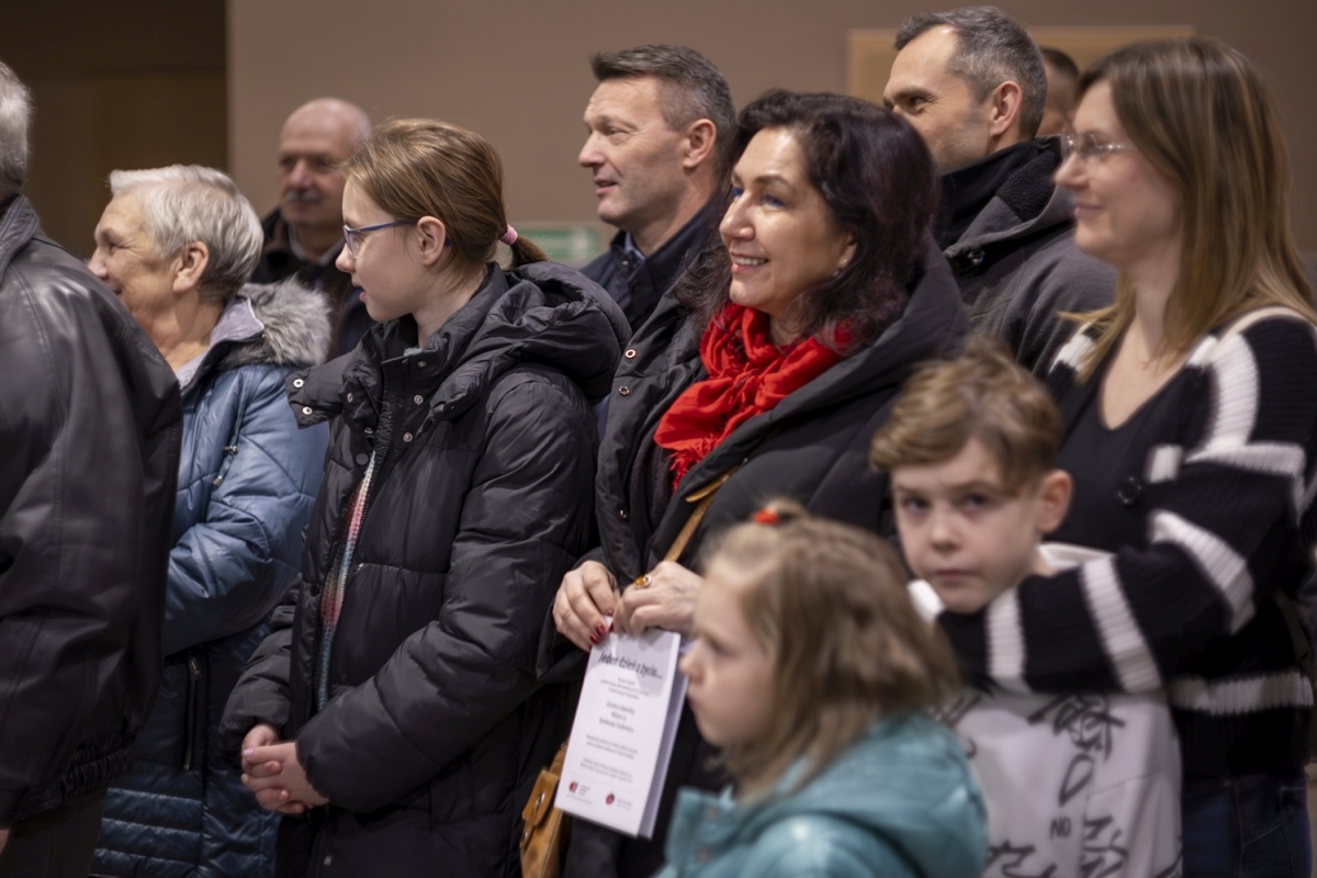 Wernisaż wystawy Jeden dzień z życia [10.01.2025] - zdjęcie #21 - eOstroleka.pl