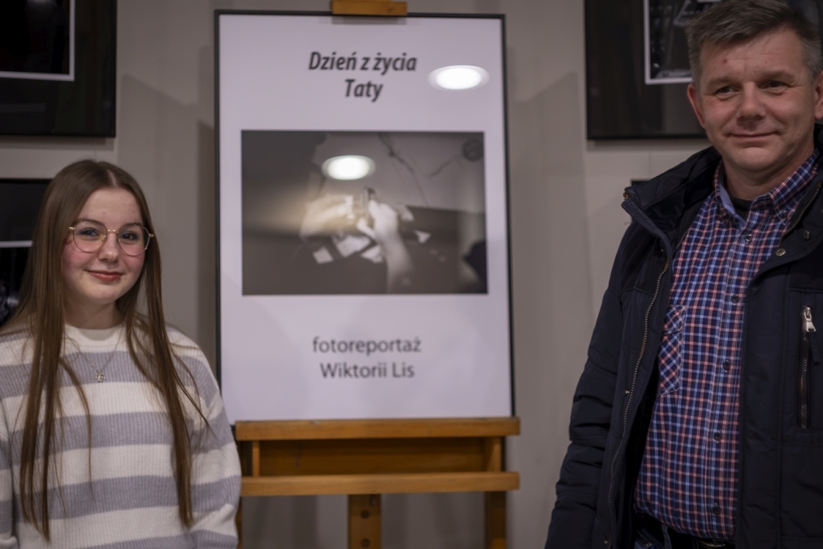 Wernisaż wystawy Jeden dzień z życia [10.01.2025] - zdjęcie #9 - eOstroleka.pl