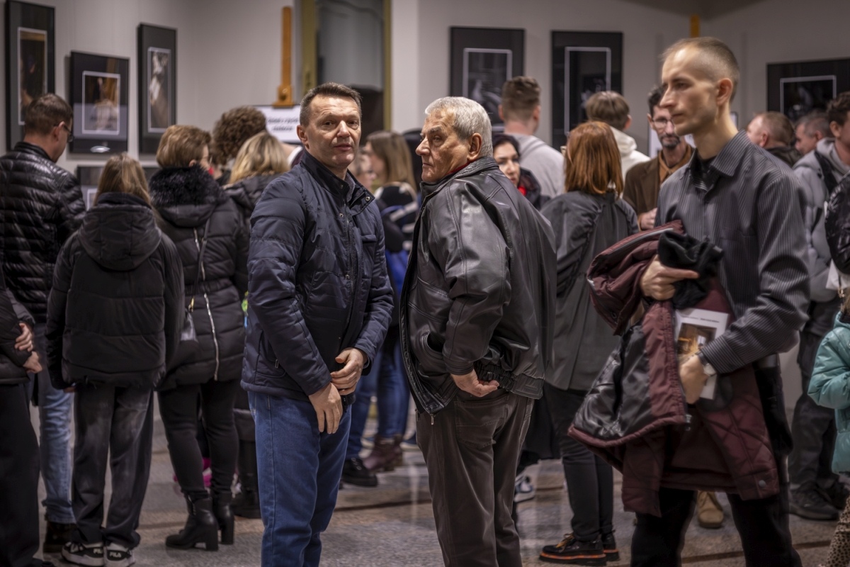 Wernisaż wystawy Jeden dzień z życia [10.01.2025] - zdjęcie #6 - eOstroleka.pl