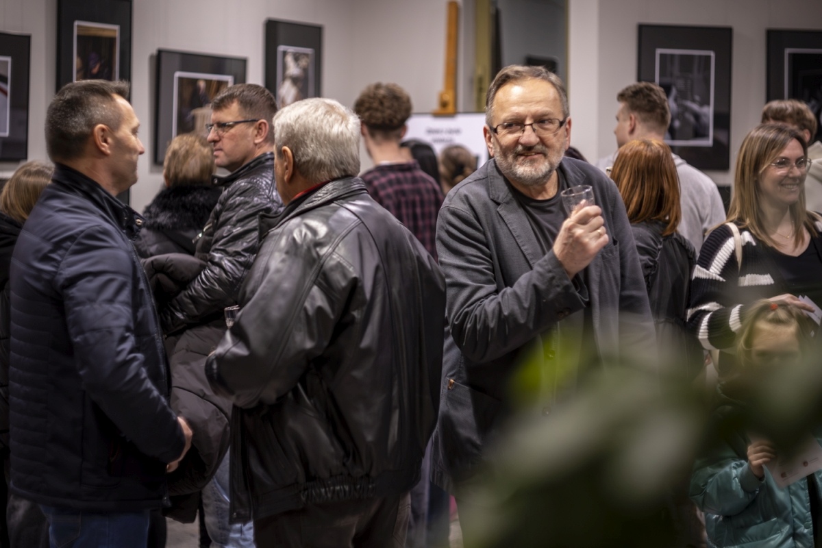 Wernisaż wystawy Jeden dzień z życia [10.01.2025] - zdjęcie #4 - eOstroleka.pl