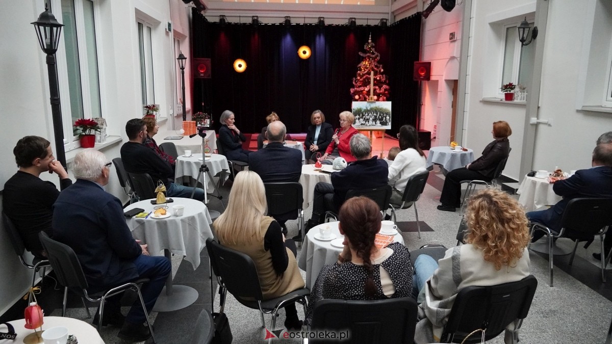 W Muzeum Kultury Kurpiowskiej zaprezentowano książkę o życiu rodziny Pajewskich [12.01.2025] - zdjęcie #25 - eOstroleka.pl