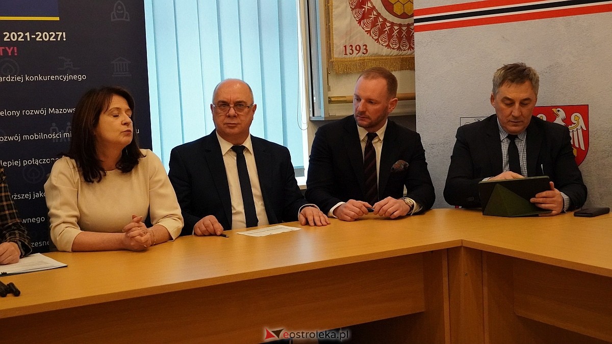 Oficjalne podpisanie umowy na budowę obwodnicy Troszyna [13.01.2025] - zdjęcie #29 - eOstroleka.pl