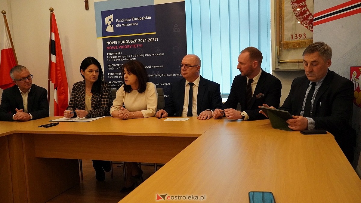 Oficjalne podpisanie umowy na budowę obwodnicy Troszyna [13.01.2025] - zdjęcie #22 - eOstroleka.pl