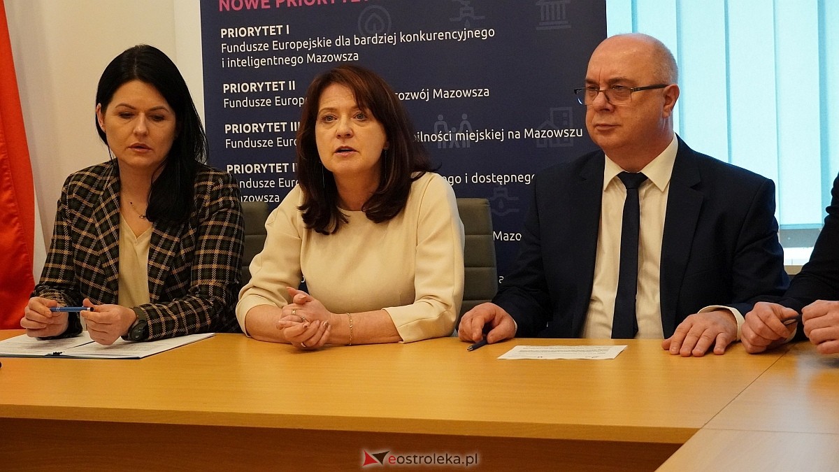 Oficjalne podpisanie umowy na budowę obwodnicy Troszyna [13.01.2025] - zdjęcie #20 - eOstroleka.pl