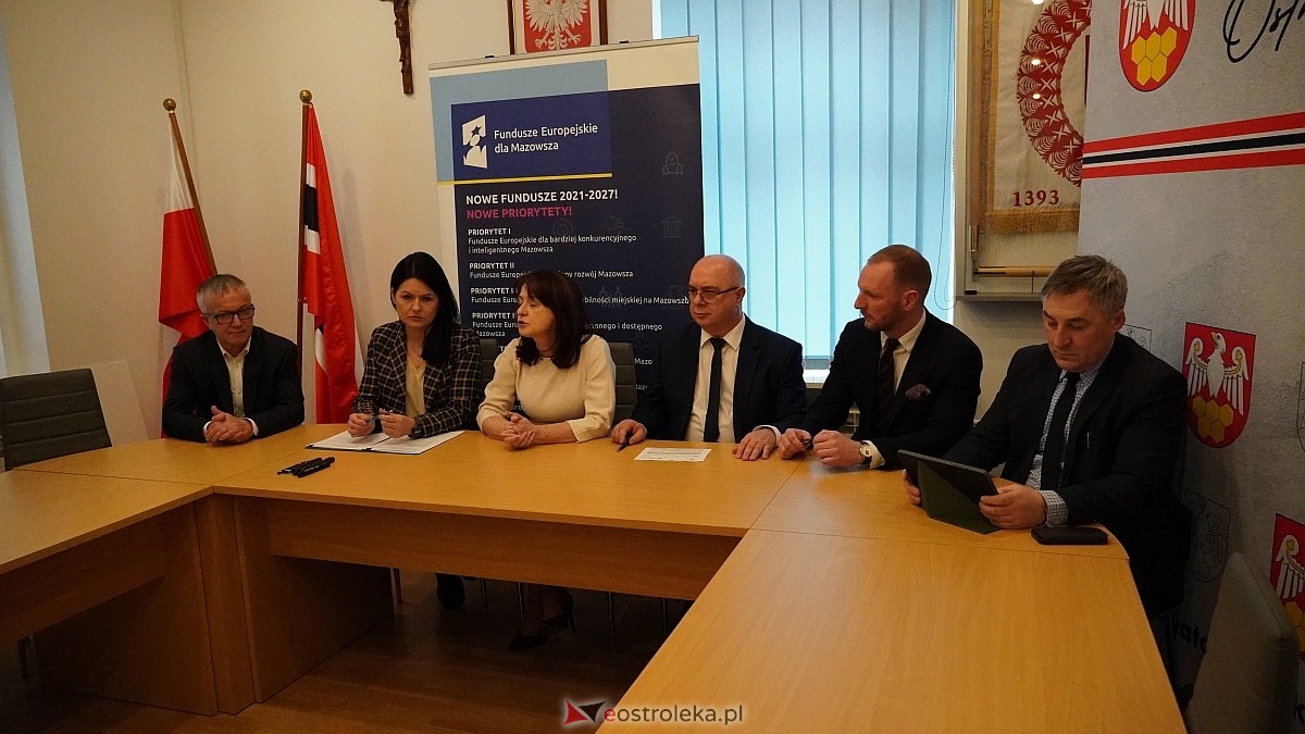 Oficjalne podpisanie umowy na budowę obwodnicy Troszyna [13.01.2025] - zdjęcie #17 - eOstroleka.pl