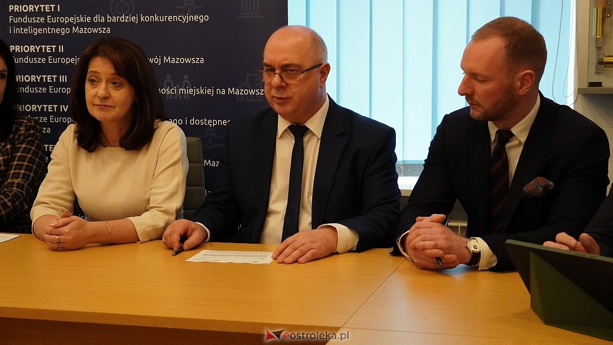 Oficjalne podpisanie umowy na budowę obwodnicy Troszyna [13.01.2025] - zdjęcie #16 - eOstroleka.pl