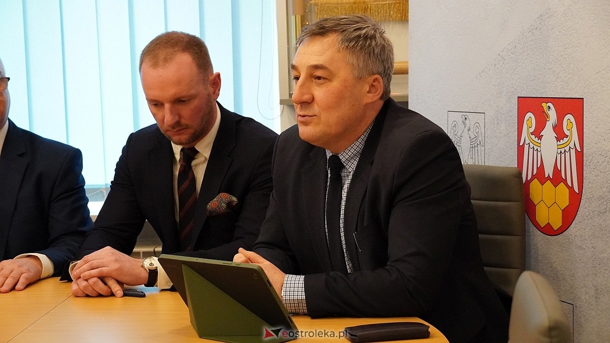 Oficjalne podpisanie umowy na budowę obwodnicy Troszyna [13.01.2025] - zdjęcie #15 - eOstroleka.pl