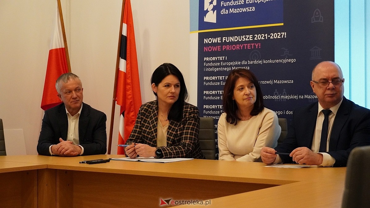 Oficjalne podpisanie umowy na budowę obwodnicy Troszyna [13.01.2025] - zdjęcie #14 - eOstroleka.pl