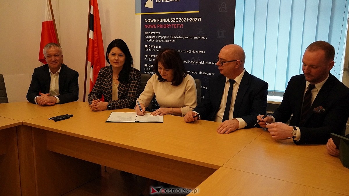 Oficjalne podpisanie umowy na budowę obwodnicy Troszyna [13.01.2025] - zdjęcie #13 - eOstroleka.pl