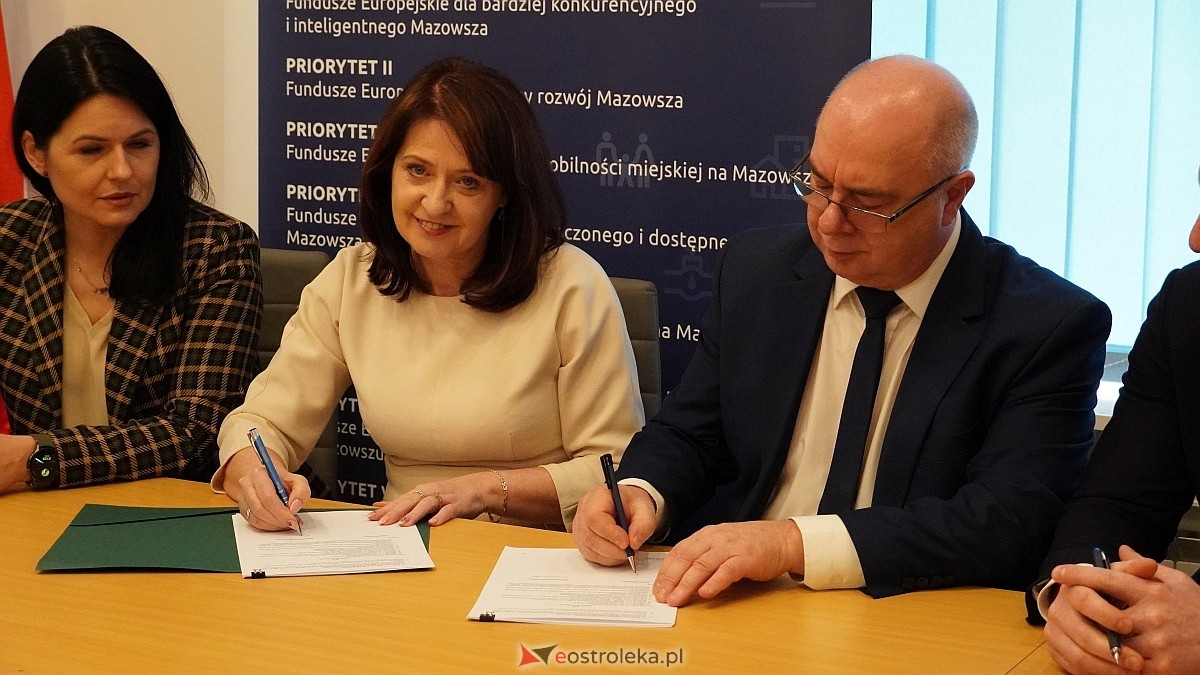 Oficjalne podpisanie umowy na budowę obwodnicy Troszyna [13.01.2025] - zdjęcie #12 - eOstroleka.pl