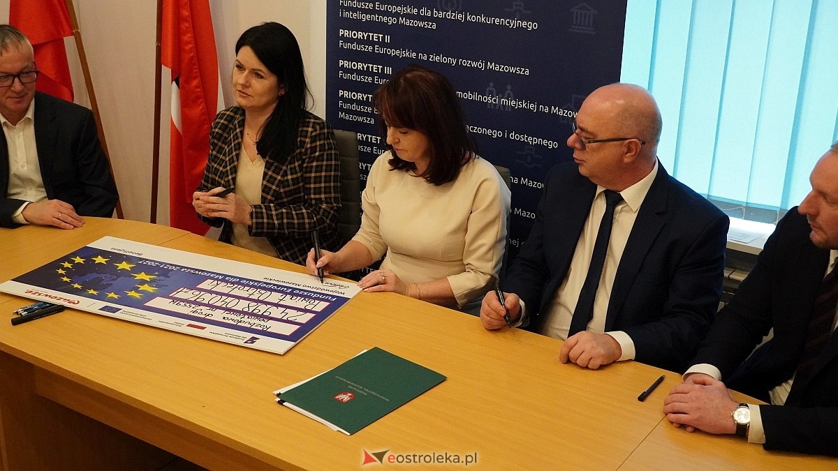 Oficjalne podpisanie umowy na budowę obwodnicy Troszyna [13.01.2025] - zdjęcie #10 - eOstroleka.pl