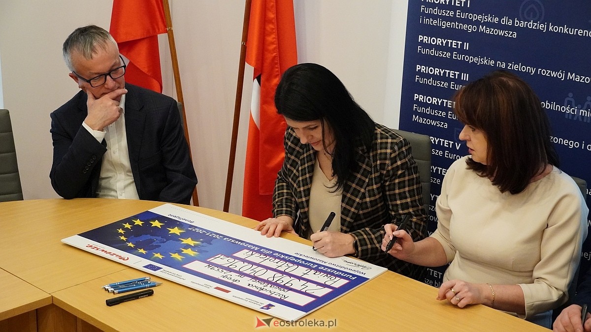 Oficjalne podpisanie umowy na budowę obwodnicy Troszyna [13.01.2025] - zdjęcie #9 - eOstroleka.pl