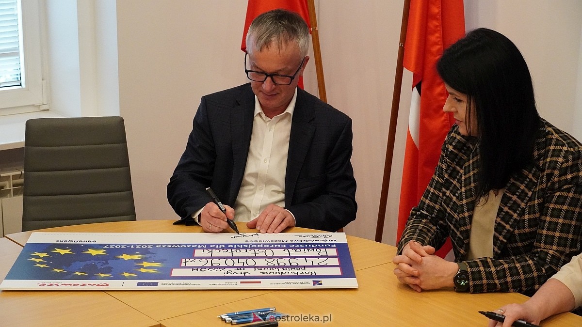 Oficjalne podpisanie umowy na budowę obwodnicy Troszyna [13.01.2025] - zdjęcie #8 - eOstroleka.pl
