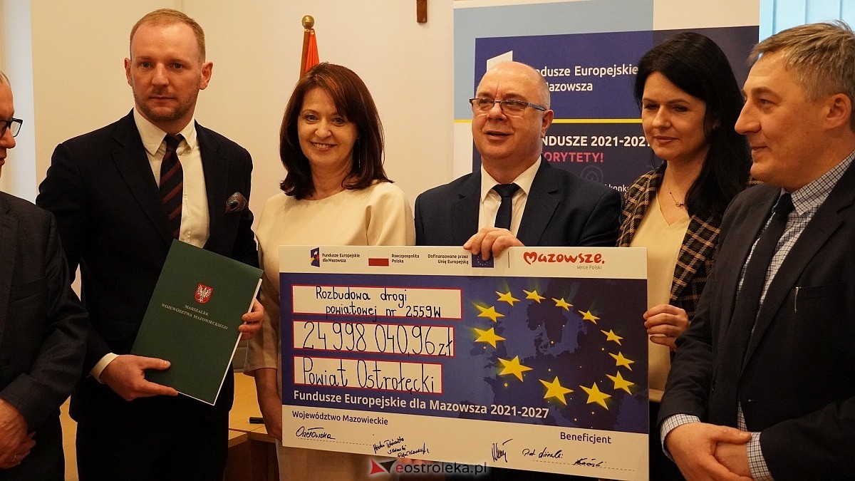 Oficjalne podpisanie umowy na budowę obwodnicy Troszyna [13.01.2025] - zdjęcie #2 - eOstroleka.pl
